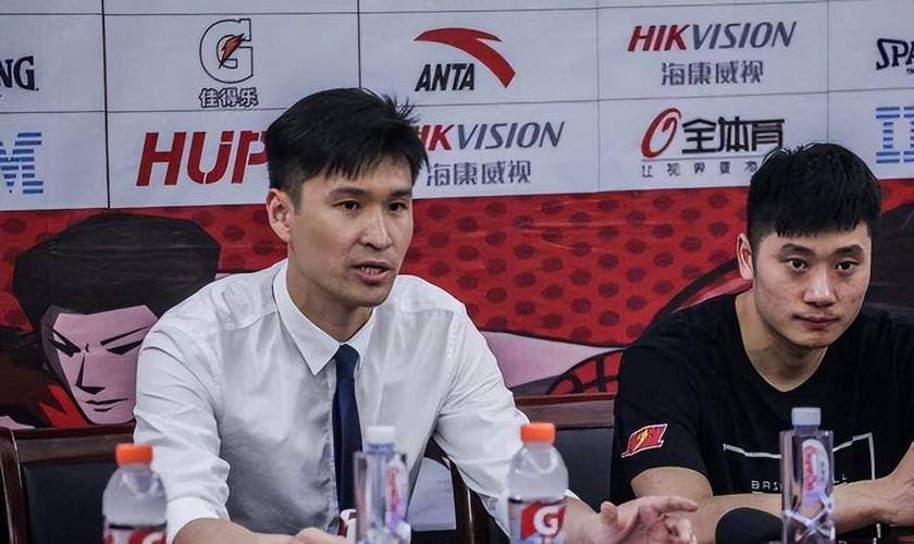 原创cba联赛首位职业经纪人真的是网红总经理吗霍楠