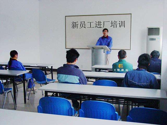 安心找工作揭秘 黑中介送100多人无一人成功进厂,却乐得美滋滋